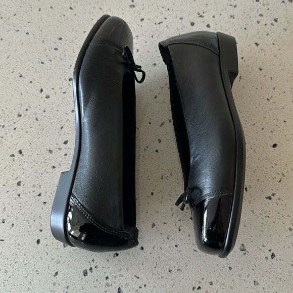 SAS Tripad Comfort Slip On Black  Leather Loafers Toe Bow Flats Size 6 Wide NWOB - Picture 3 of 16